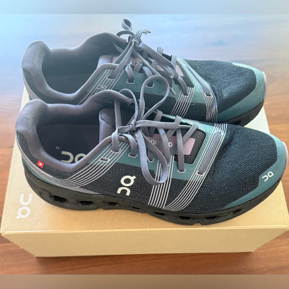 On Cloud men’s Cloudgo running shoes size 10.5